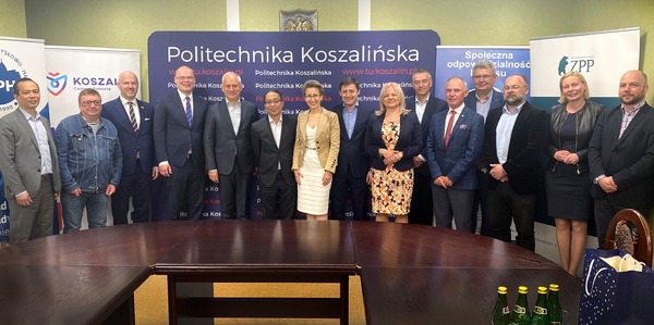 Ambasador Wietnamu odwiedził Politechnikę Koszalińską