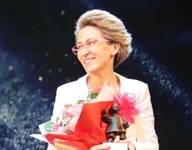 Rektor Uczelni uhonorowana statuetką "Julka Szczęściarza"