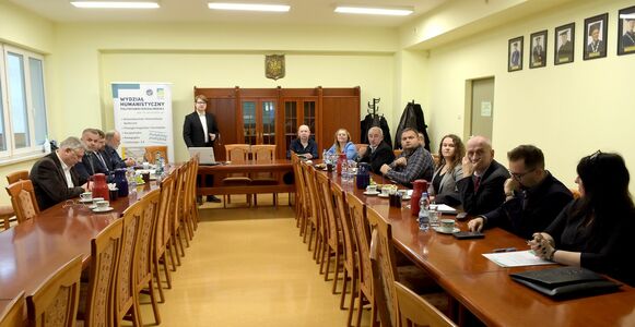 Doktoranci dyscypliny Nauki o polityce i administracji przedstawili plany badawcze