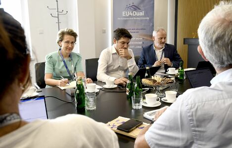 Reprezentanci EU4Dual dyskutują o edukacji dualnej