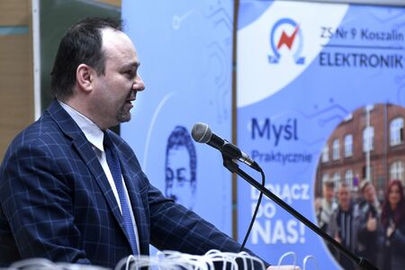 Życzymy sukcesów maturzystom z "Elektronika"