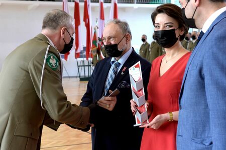 Władze uczelni na obchodach 30-lecia pograniczników