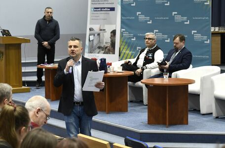 O atakach hakerskich i innych zagrożeniach w sieci 