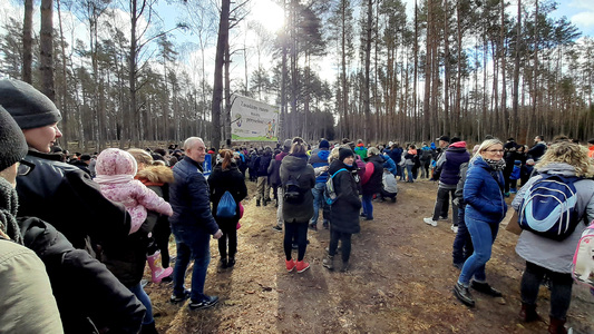 Najmłodsi studenci wsparli akcję sadzenia drzew