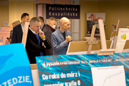 Pandemia w liczbach i rysunkach