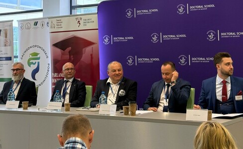 Prof. Tomasz Królikowski na konferencji „Uniwersytet i sztuczna inteligencja – Między automatyzacją a autonomią”